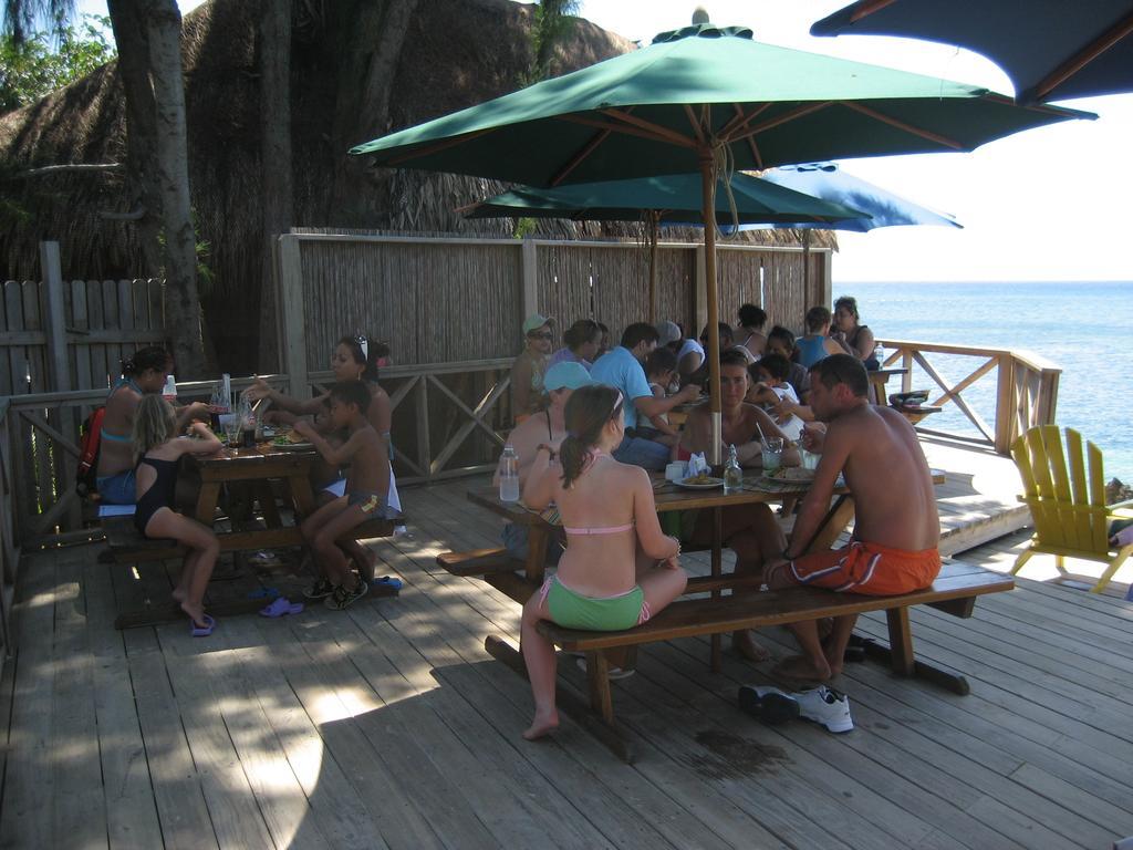 Las Rocas Resort And Dive Center West Bay Dış mekan fotoğraf